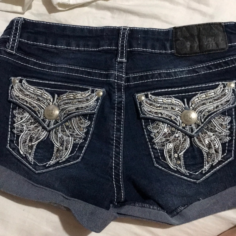 Shorts/Female - Picture 2 of 3